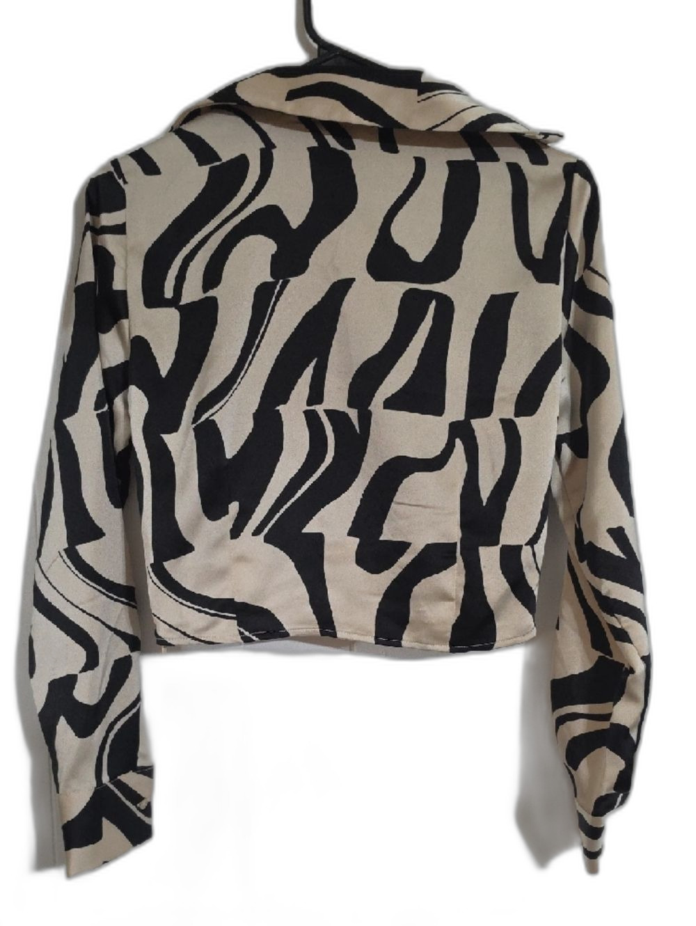 NWT Forever 21 Black and Cream Abstract Wrap Crop Top - Picture 4 of 6